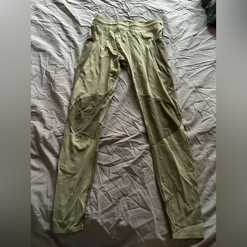 Lululemon green men’s leggings with pockets size medium